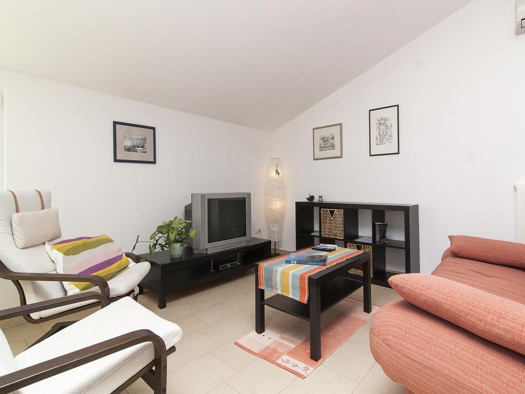 Apartments Ceja Near Sea Medulin Room photo