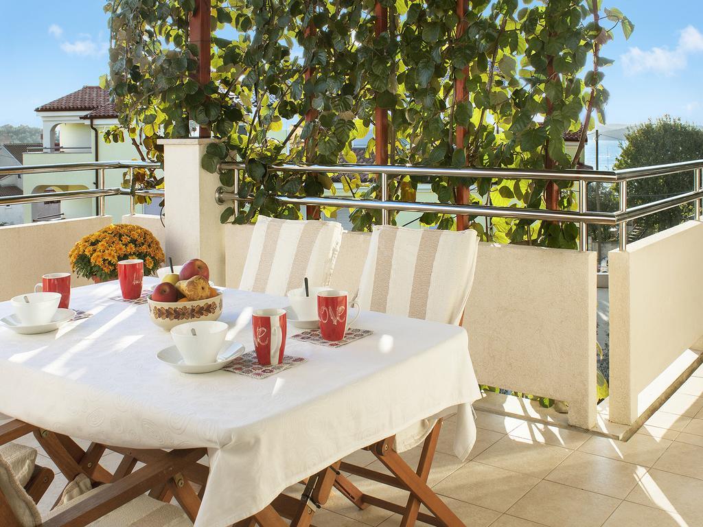 Apartments Ceja Near Sea Medulin Exterior photo