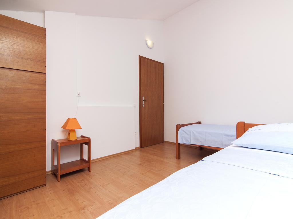 Apartments Ceja Near Sea Medulin Exterior photo