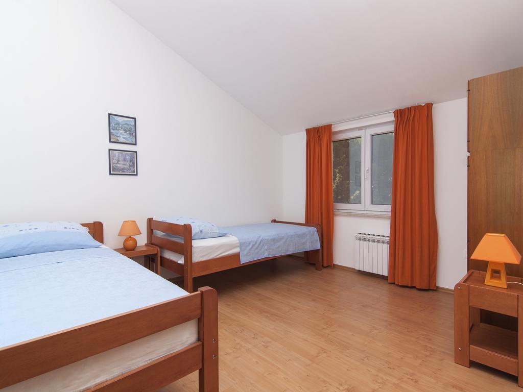Apartments Ceja Near Sea Medulin Exterior photo